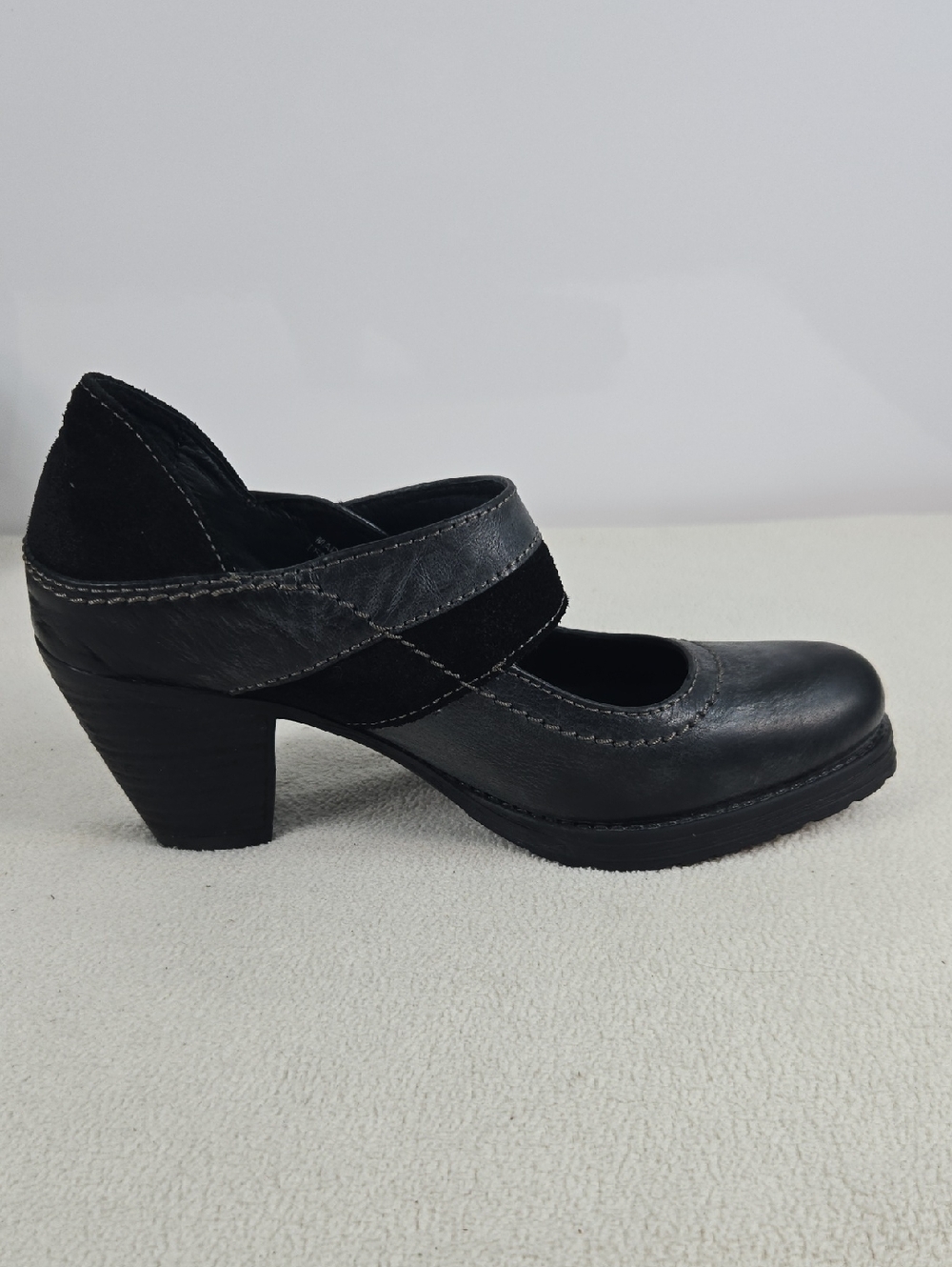 Dromedaris Black Mary Jane Heels with Strap - Picture 3 of 11